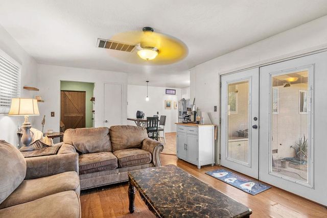 842 S Stearns Rd, Oakdale, CA 95361