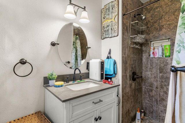 842 S Stearns Rd, Oakdale, CA 95361