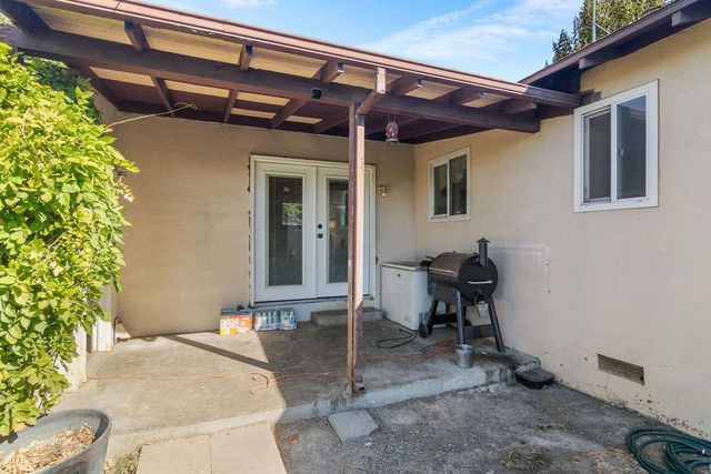 842 S Stearns Rd, Oakdale, CA 95361