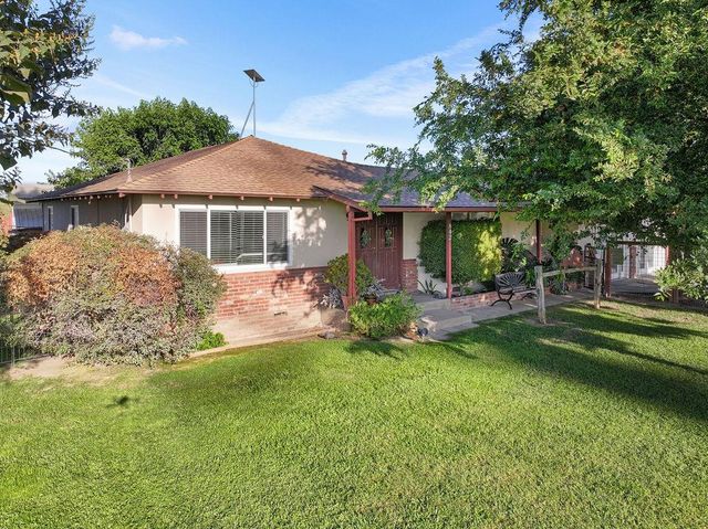 842 S Stearns Rd, Oakdale, CA 95361