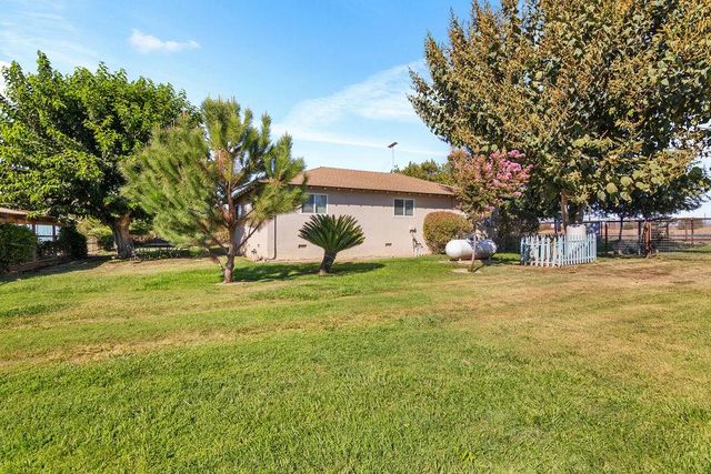 842 S Stearns Rd, Oakdale, CA 95361