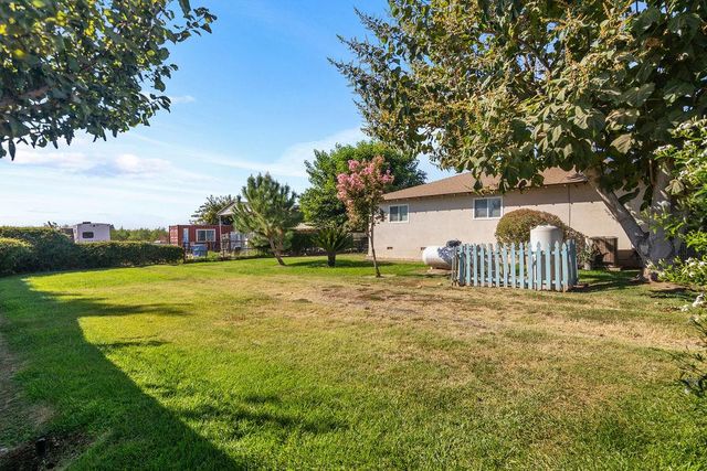 842 S Stearns Rd, Oakdale, CA 95361