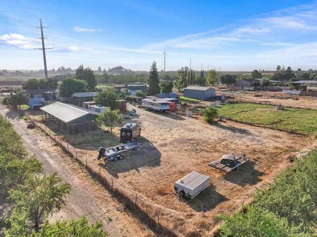 842 S Stearns Rd, Oakdale, CA 95361