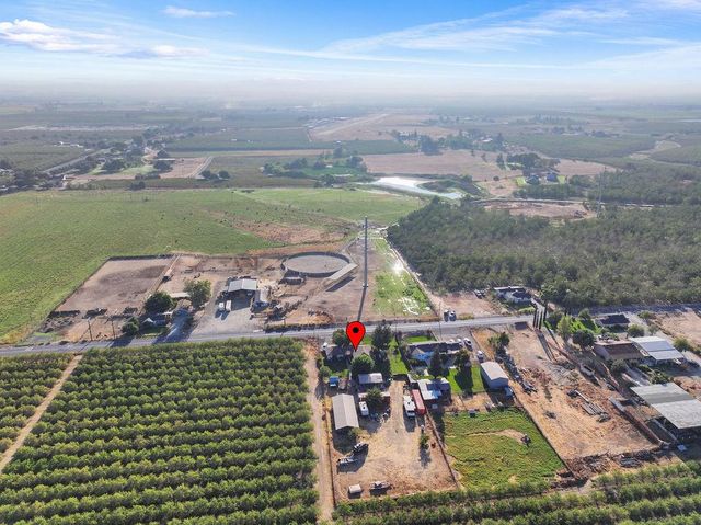 842 S Stearns Rd, Oakdale, CA 95361