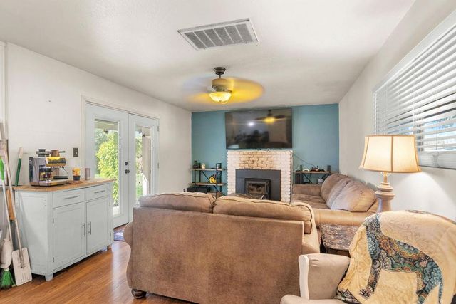 842 S Stearns Rd, Oakdale, CA 95361