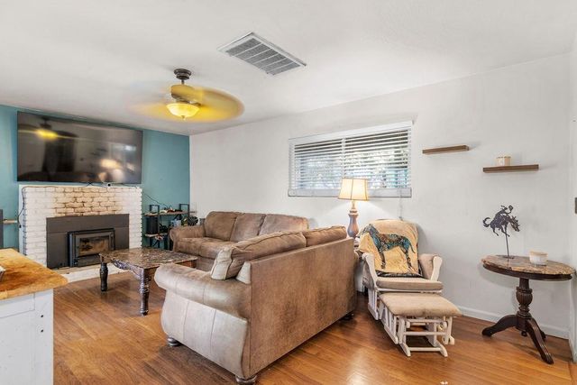 842 S Stearns Rd, Oakdale, CA 95361