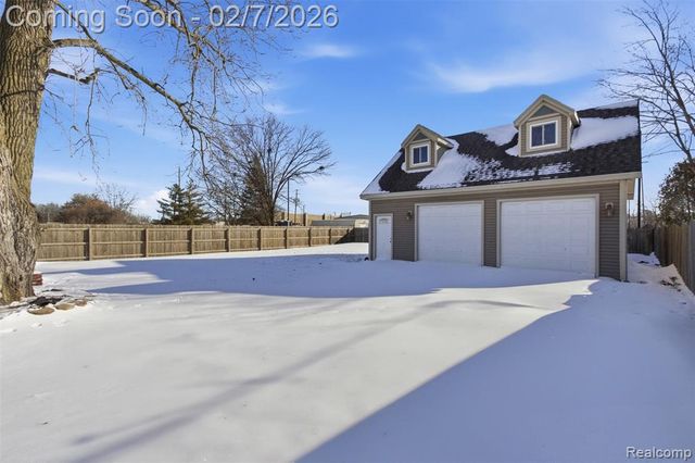 26767 Emma Avenue, Flat Rock, MI 48134