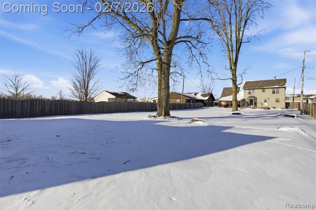 26767 Emma Avenue, Flat Rock, MI 48134
