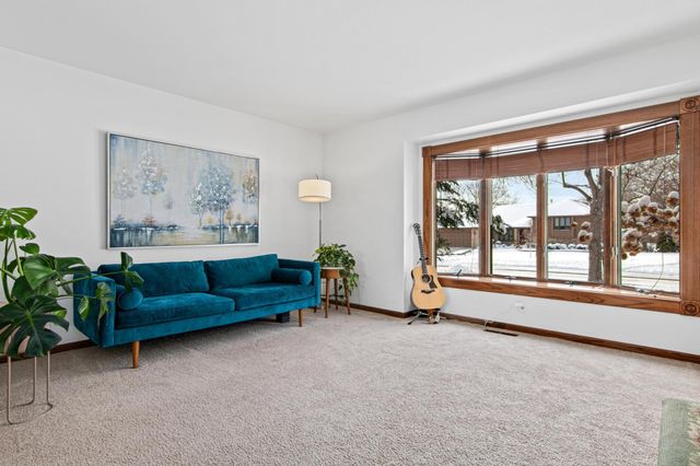 5816 Oxford Street N, Shoreview, MN 55126