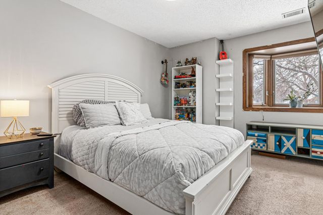 5816 Oxford Street N, Shoreview, MN 55126