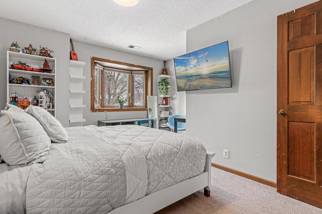 5816 Oxford Street N, Shoreview, MN 55126