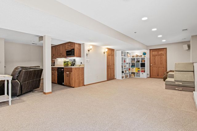 5816 Oxford Street N, Shoreview, MN 55126