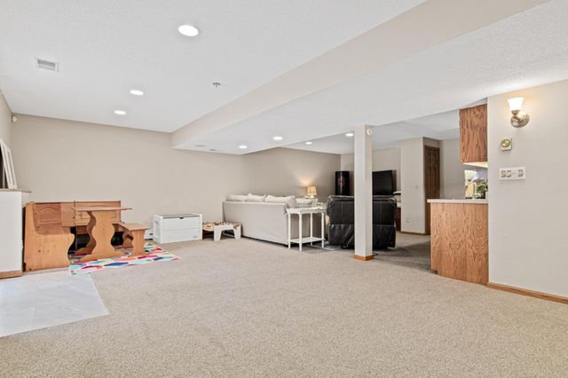 5816 Oxford Street N, Shoreview, MN 55126