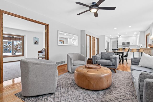 5816 Oxford Street N, Shoreview, MN 55126