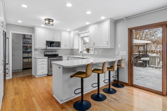 5816 Oxford Street N, Shoreview, MN 55126