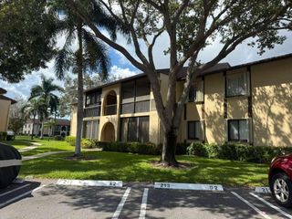 213 Pine Hov Circle D2, Greenacres, FL 33463