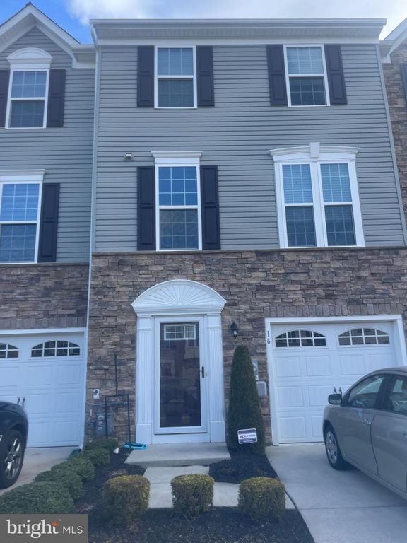 16 FARM FIELD LN, Sicklerville, NJ 08081