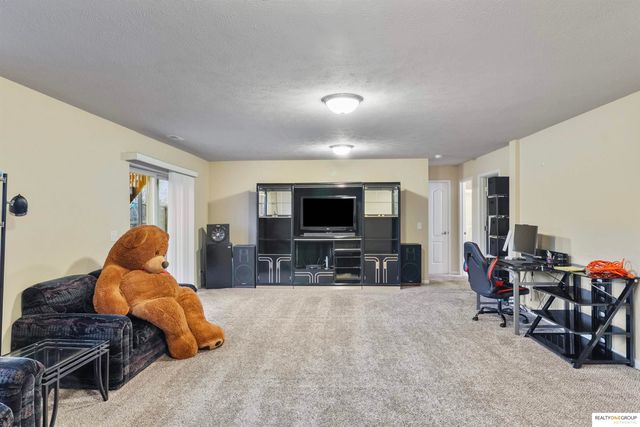 7106 N 140Th Avenue, Omaha, NE 68142