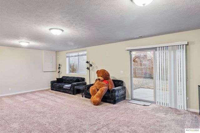 7106 N 140Th Avenue, Omaha, NE 68142