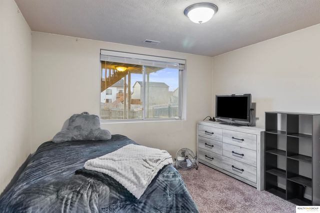 7106 N 140Th Avenue, Omaha, NE 68142