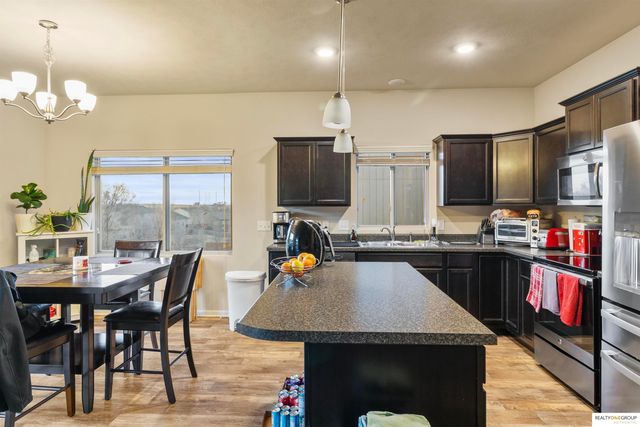 7106 N 140Th Avenue, Omaha, NE 68142