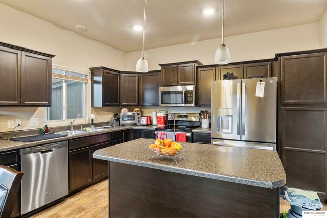 7106 N 140Th Avenue, Omaha, NE 68142