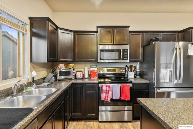 7106 N 140Th Avenue, Omaha, NE 68142