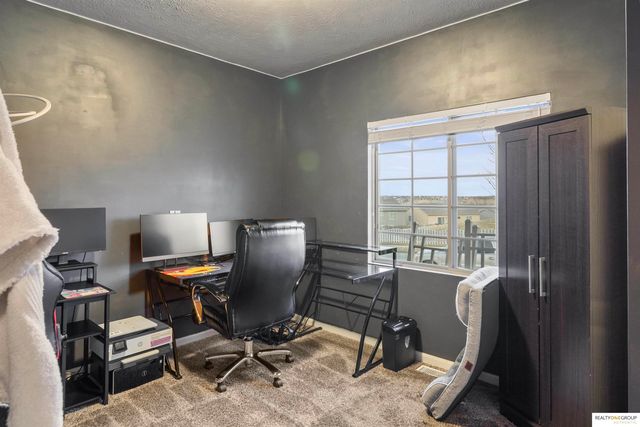 7106 N 140Th Avenue, Omaha, NE 68142