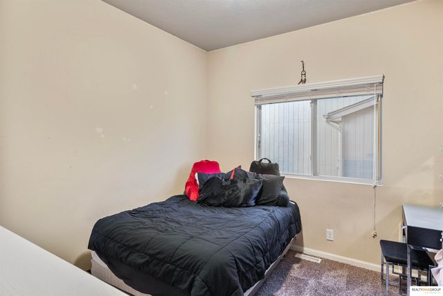 7106 N 140Th Avenue, Omaha, NE 68142