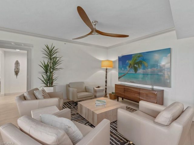 1050 Borghese LN 804, Naples, FL 34114