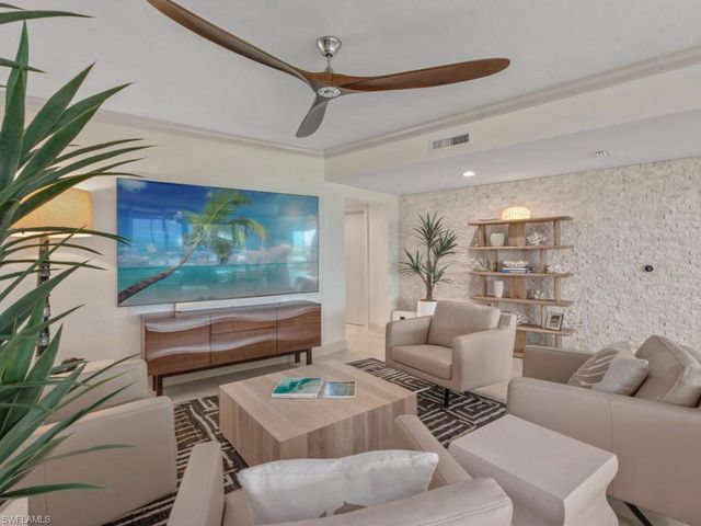 1050 Borghese LN 804, Naples, FL 34114