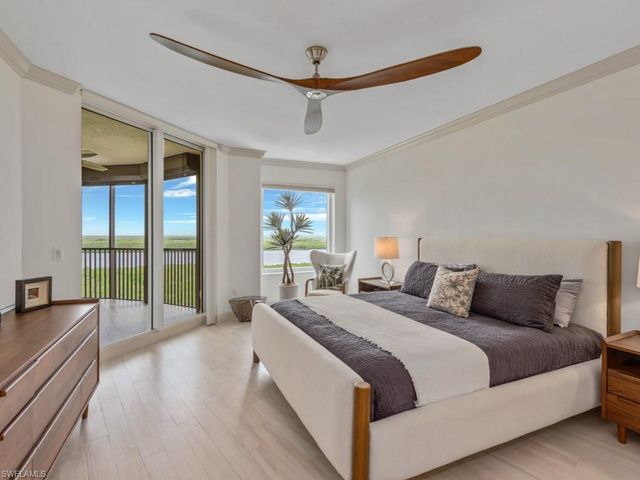 1050 Borghese LN 804, Naples, FL 34114