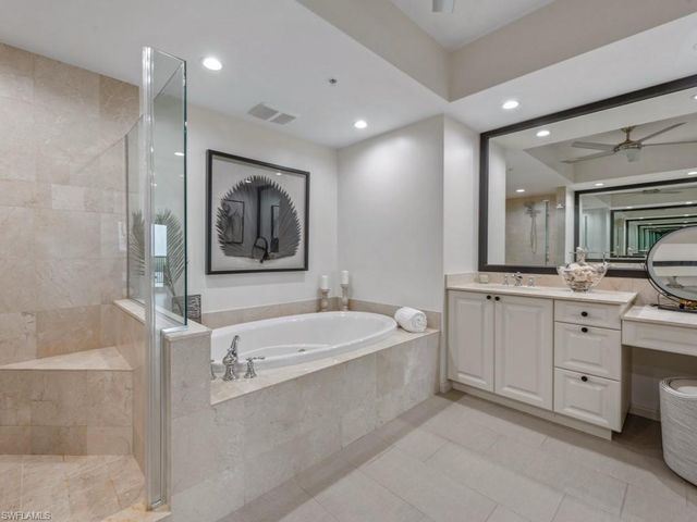 1050 Borghese LN 804, Naples, FL 34114