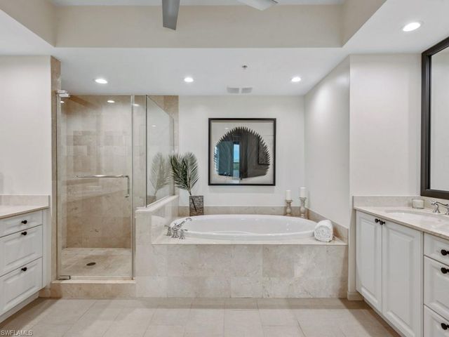 1050 Borghese LN 804, Naples, FL 34114