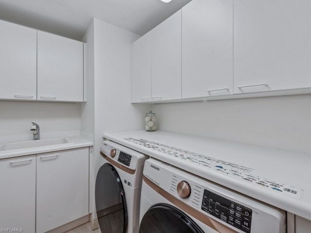 1050 Borghese LN 804, Naples, FL 34114