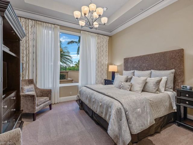 1050 Borghese LN 804, Naples, FL 34114