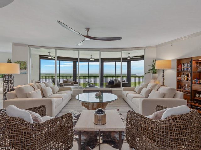 1050 Borghese LN 804, Naples, FL 34114