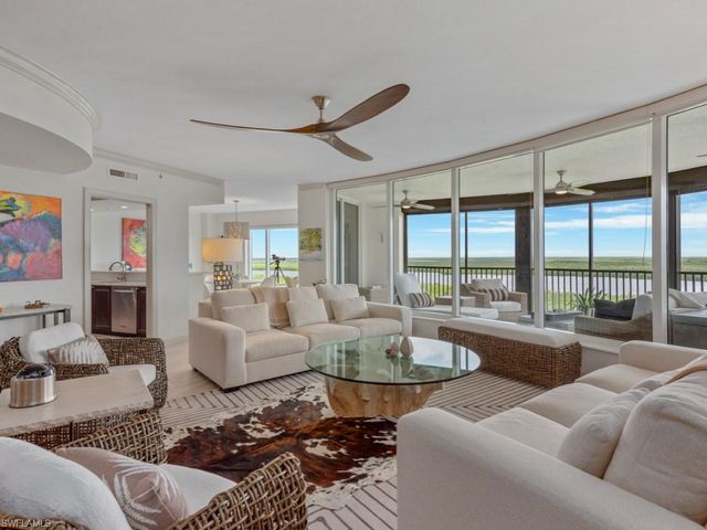 1050 Borghese LN 804, Naples, FL 34114