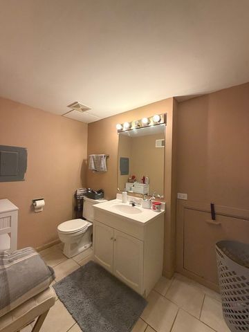 301 Cherrywood Court 301, Vernon Hills, IL 60061