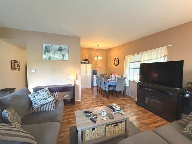 301 Cherrywood Court 301, Vernon Hills, IL 60061