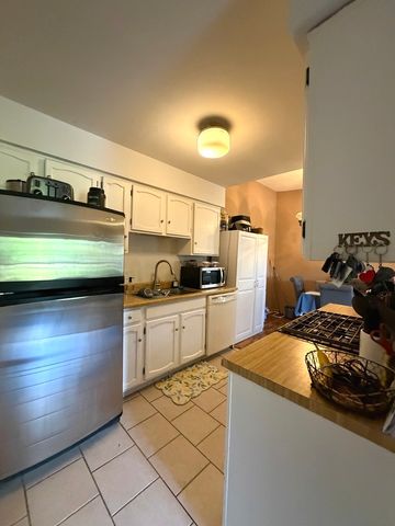 301 Cherrywood Court 301, Vernon Hills, IL 60061