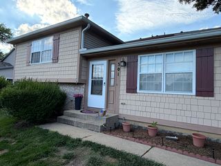 301 Cherrywood Court 301, Vernon Hills, IL 60061