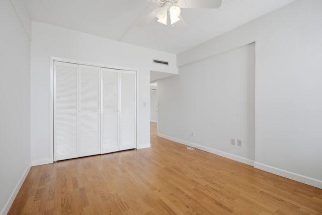 14 Lockwood Drive Apt 3i, Charleston, SC 29401