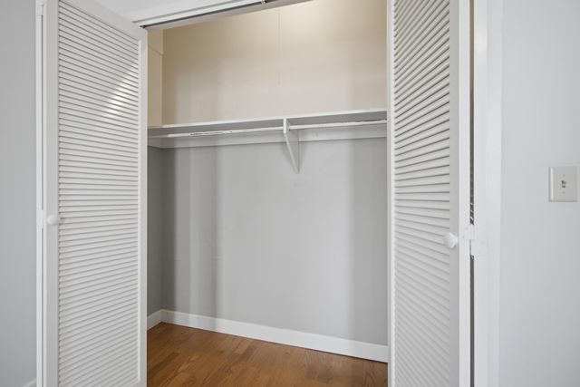 14 Lockwood Drive Apt 3i, Charleston, SC 29401