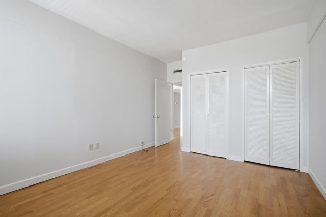 14 Lockwood Drive Apt 3i, Charleston, SC 29401