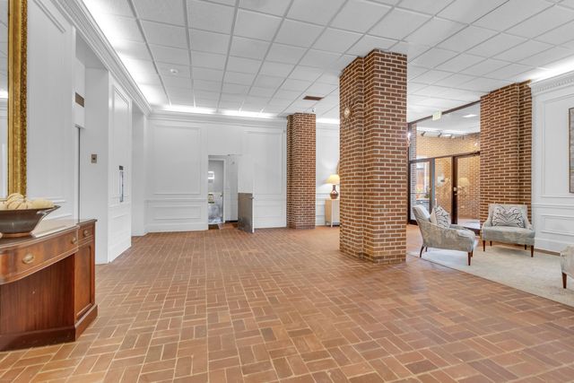 14 Lockwood Drive Apt 3i, Charleston, SC 29401