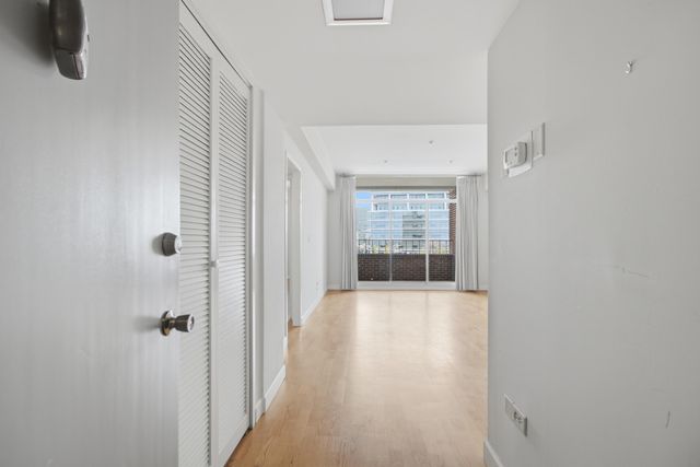 14 Lockwood Drive Apt 3i, Charleston, SC 29401