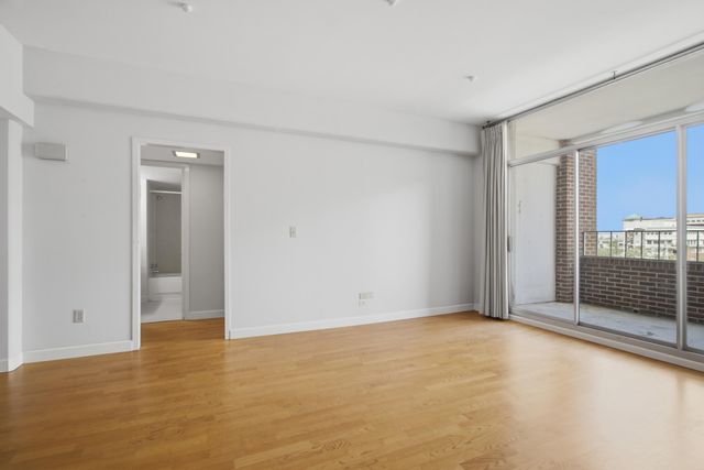 14 Lockwood Drive Apt 3i, Charleston, SC 29401