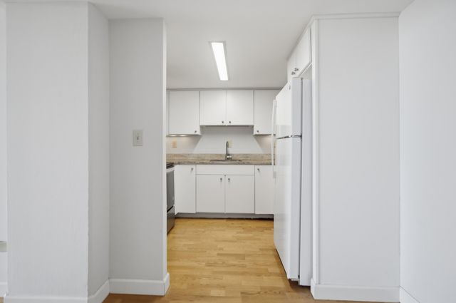 14 Lockwood Drive Apt 3i, Charleston, SC 29401