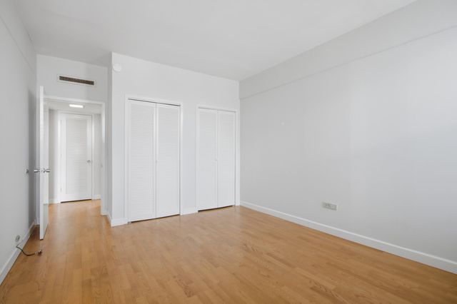 14 Lockwood Drive Apt 3i, Charleston, SC 29401